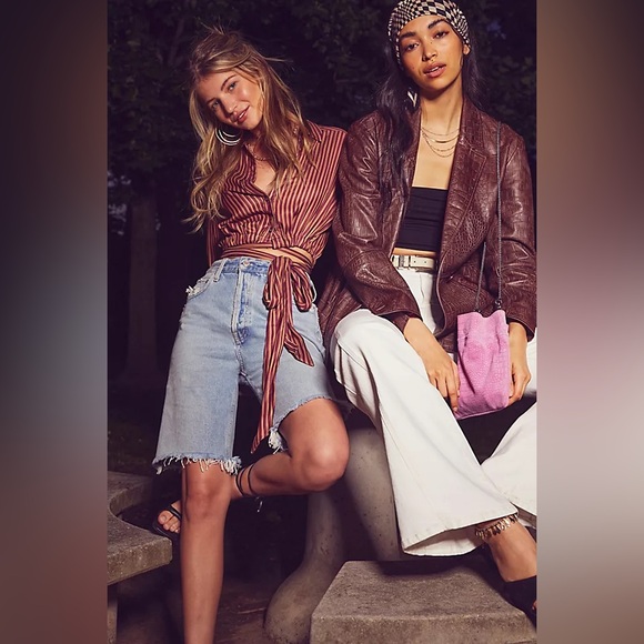 AGOLDE 90S Pinch Waist Shorts in Latitude - Picture 13 of 13